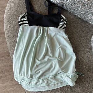 Lululemon size 6 top